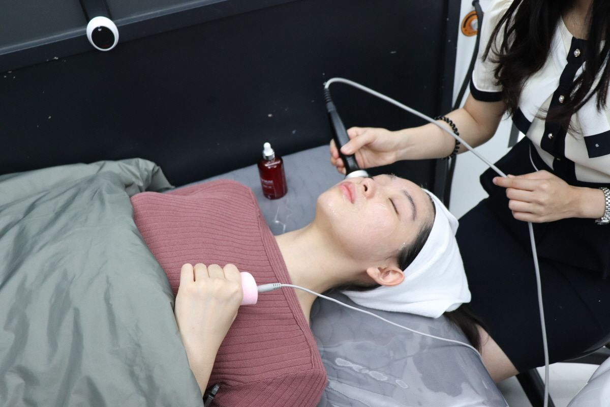 Beauty Salons & Clinics In Korea | Creatrip Locals' Guide Everything You Need To Know From Must-Buy Cosmetics To Beauty Clinics And Hair Salons!
