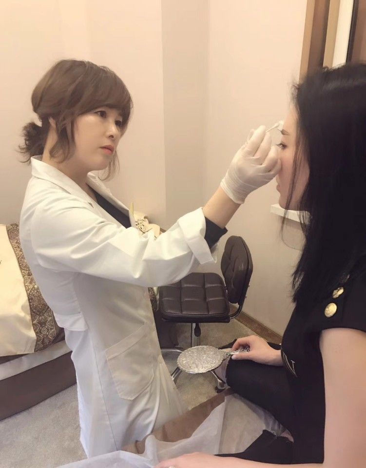 Beauty Salons & Clinics In Korea | Creatrip Locals' Guide Everything You Need To Know From Must-Buy Cosmetics To Beauty Clinics And Hair Salons!