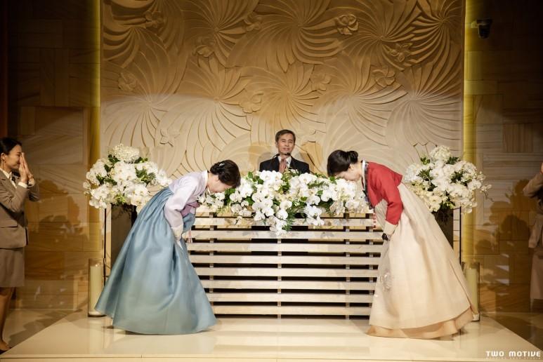 結婚式の違い、オンマの入場、韓国の結婚式、韓服