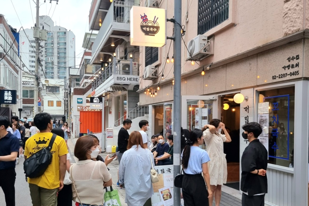 Daerim Guksu restaurant exterior in Seongsu, known for its authentic noodle dishes, with a simple and inviting entrance.