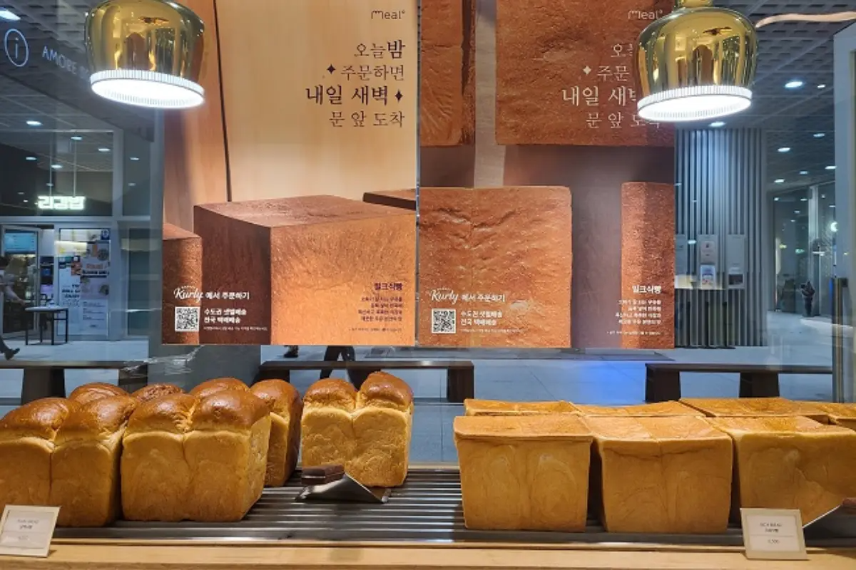 Meal°麵包店的招牌方包，這家位於聖水洞的麵包店以其軟熟的口感聞名，備受青睞，儘管無堂食，但總是吸引排隊人潮。