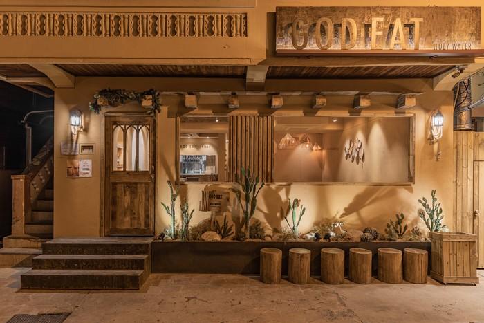 GOD EAT 聖水店のメキシコ料理の外観。ボリューム満点のメニューを提供。