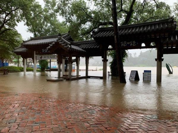 Đảo Nami hoạt động trở lại sau nhiều ngày vật lột với mưa lũ