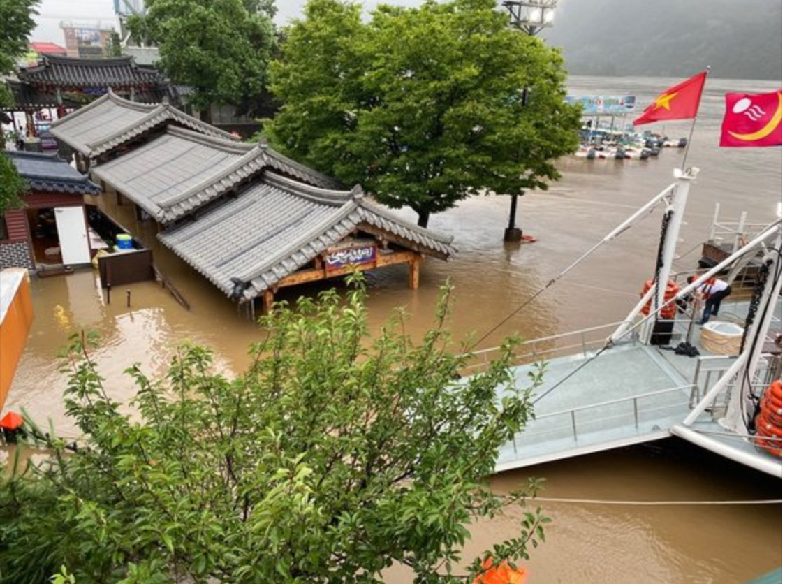 Đảo Nami hoạt động trở lại sau nhiều ngày vật lột với mưa lũ