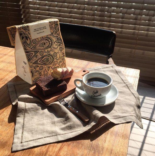 高品質的黑咖啡，搭配一塊塊用心烘焙的麵包，美味與質感兼具，適合完美的午後享受。