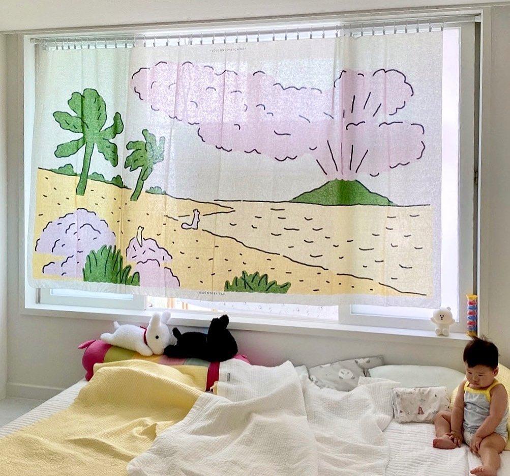 韓国雑貨店で展示されたインテリアアート。部屋の雰囲気を明るくするための装飾アイテム。