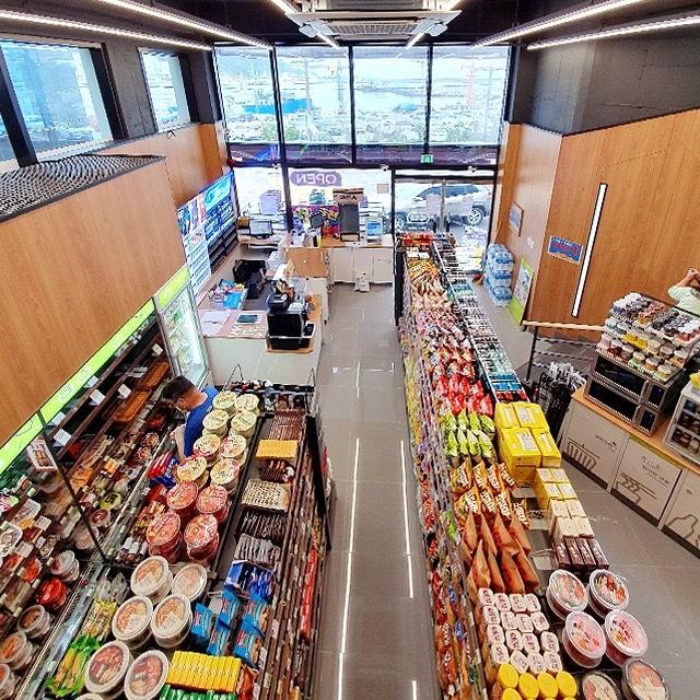 A New Premium Convenience Store In Busan | Enjoy The Ocean View While Enjoying A Cup Of Coffee!