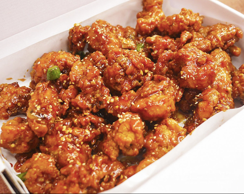 ไก่ทักคังจองเคลือบซอสจากร้านมันซอกในซกโช