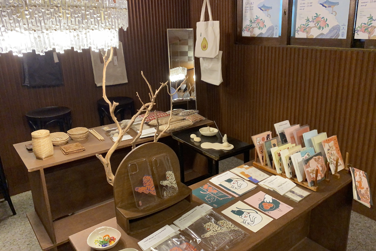 延南磨坊內基於傳統設計的咖啡館一角,展現與現代設計的完美融合。