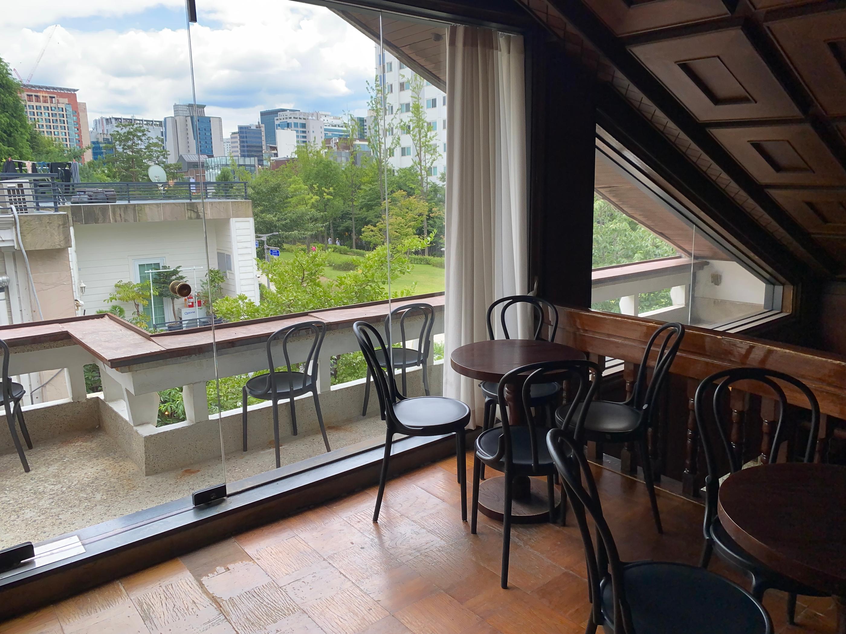 ヨンナム洞 カフェ｜ヨンナムバンアッカン、カフェ、ソウルカフェ、ヨンナム洞カフェ、静かなカフェ、景色の良いカフェ、ホンデ入口駅カフェ、ホンデカフェ、ヨンナム洞名所、延南洞カフェ、延南洞