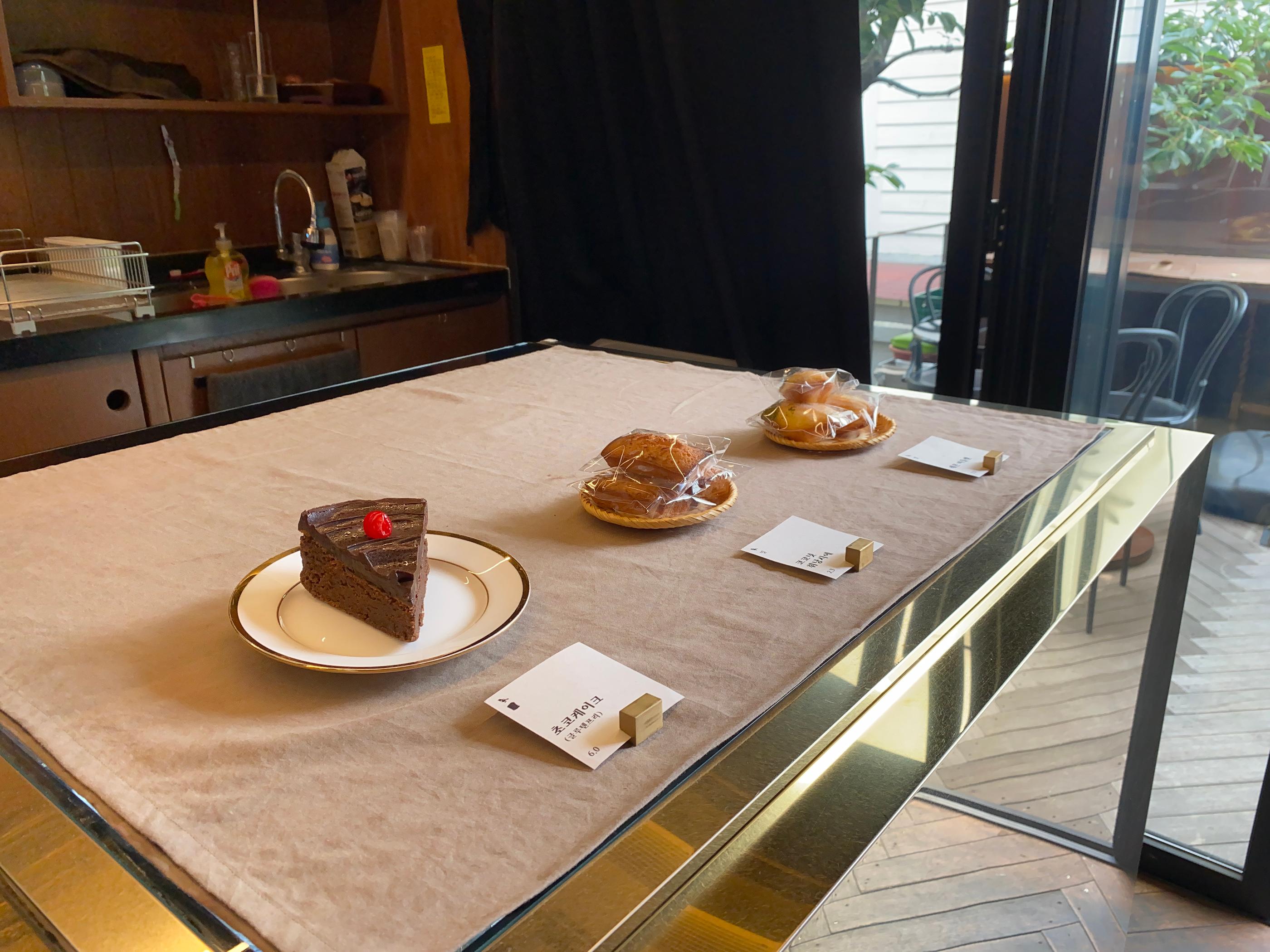 ヨンナム洞 カフェ｜ヨンナムバンアッカン、カフェ、ソウルカフェ、ヨンナム洞カフェ、静かなカフェ、景色の良いカフェ、ホンデ入口駅カフェ、ホンデカフェ、ヨンナム洞名所、延南洞カフェ、延南洞