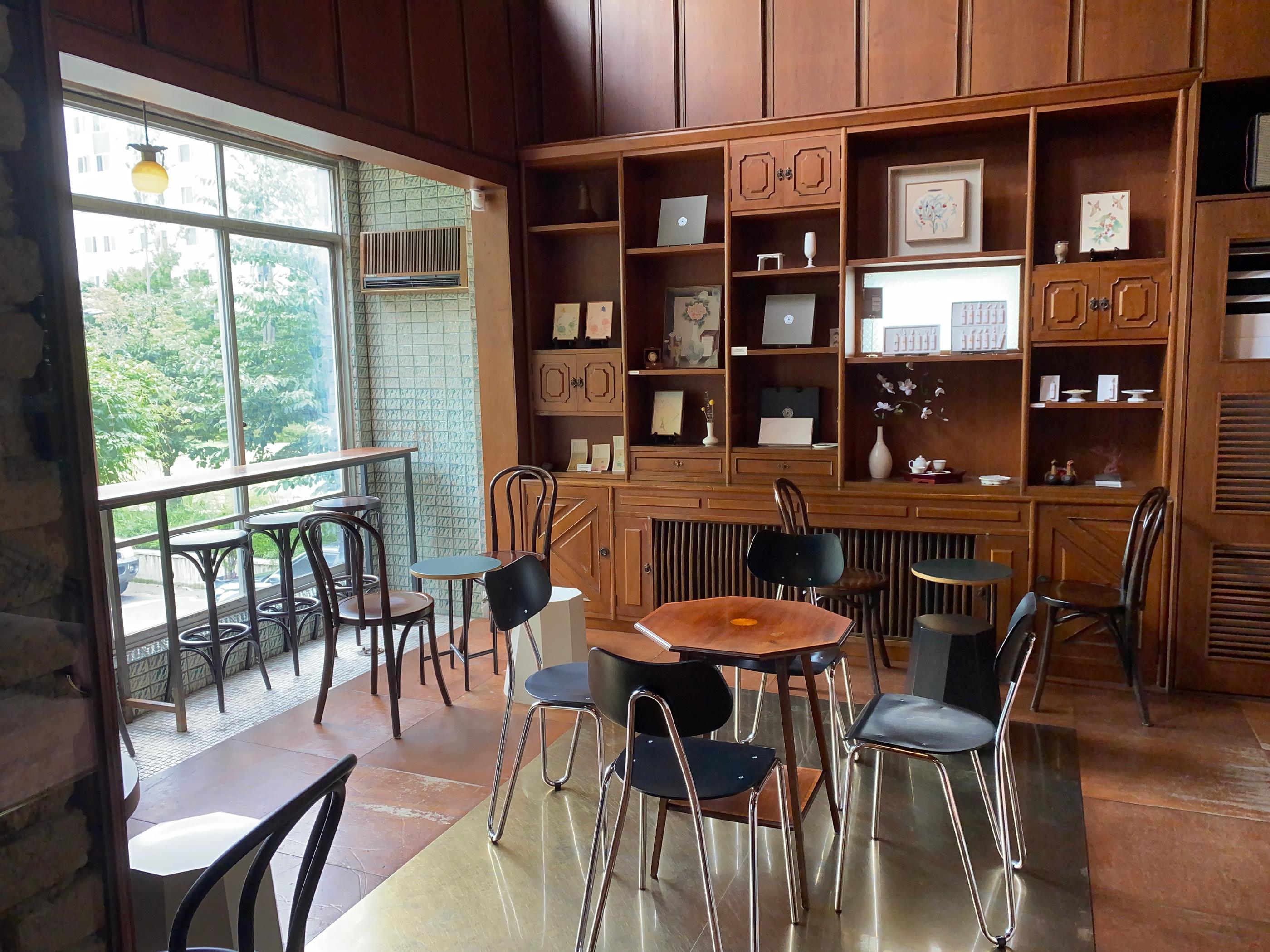 ヨンナム洞 カフェ｜ヨンナムバンアッカン、カフェ、ソウルカフェ、ヨンナム洞カフェ、静かなカフェ、景色の良いカフェ、ホンデ入口駅カフェ、ホンデカフェ、ヨンナム洞名所、延南洞カフェ、延南洞