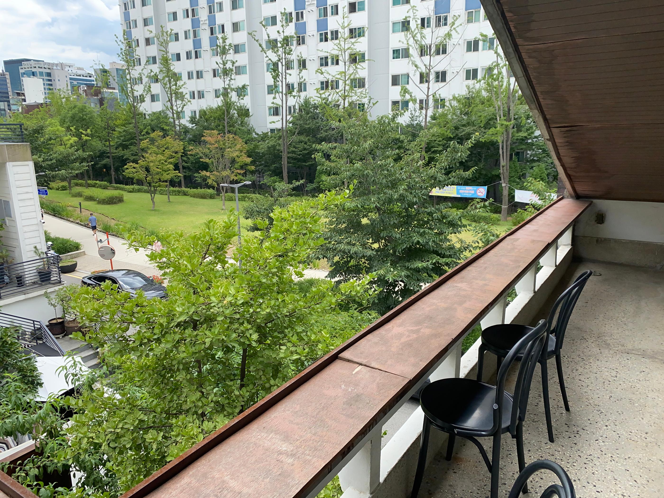 ヨンナム洞 カフェ｜ヨンナムバンアッカン、カフェ、ソウルカフェ、ヨンナム洞カフェ、静かなカフェ、景色の良いカフェ、ホンデ入口駅カフェ、ホンデカフェ、ヨンナム洞名所、延南洞カフェ、延南洞