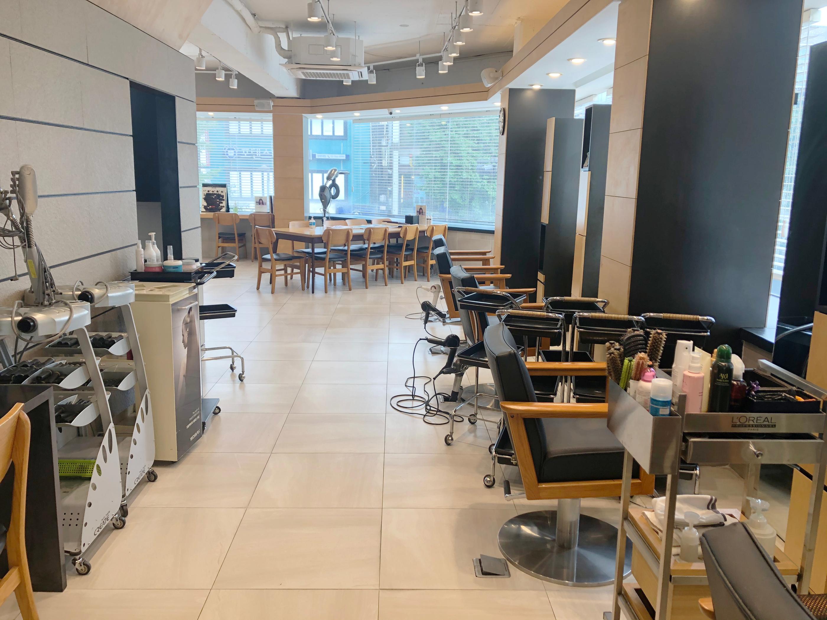 Affordable Hair Salon Frequented By Local Students. Get Your Hair Coloured At Great Prices! hoegi station, kyung hee university, khu, hair salon, korean hairstyles, dongdaemun