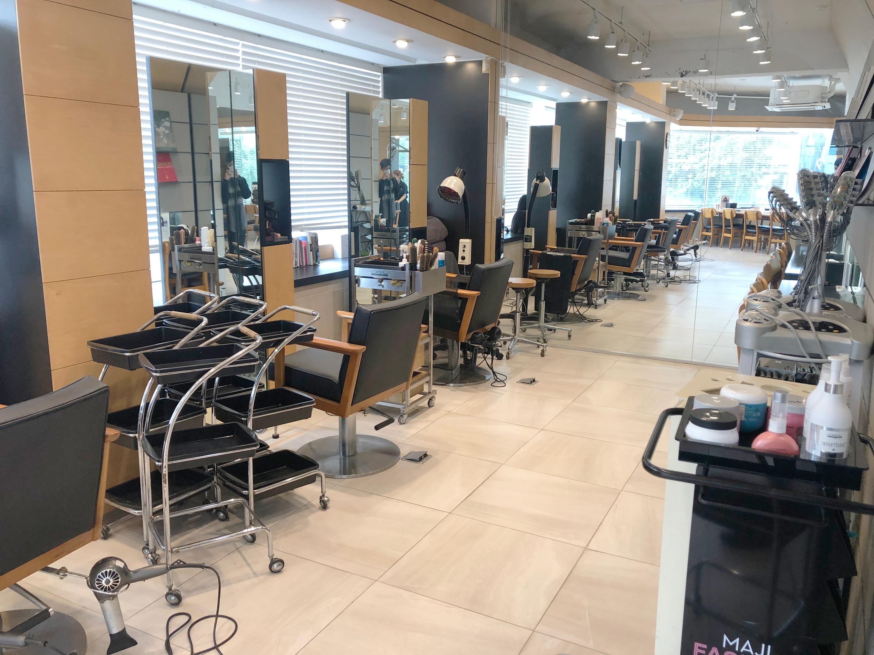 Affordable Hair Salon Frequented By Local Students. Get Your Hair Coloured At Great Prices! hoegi station, kyung hee university, khu, hair salon, korean hairstyles, dongdaemun