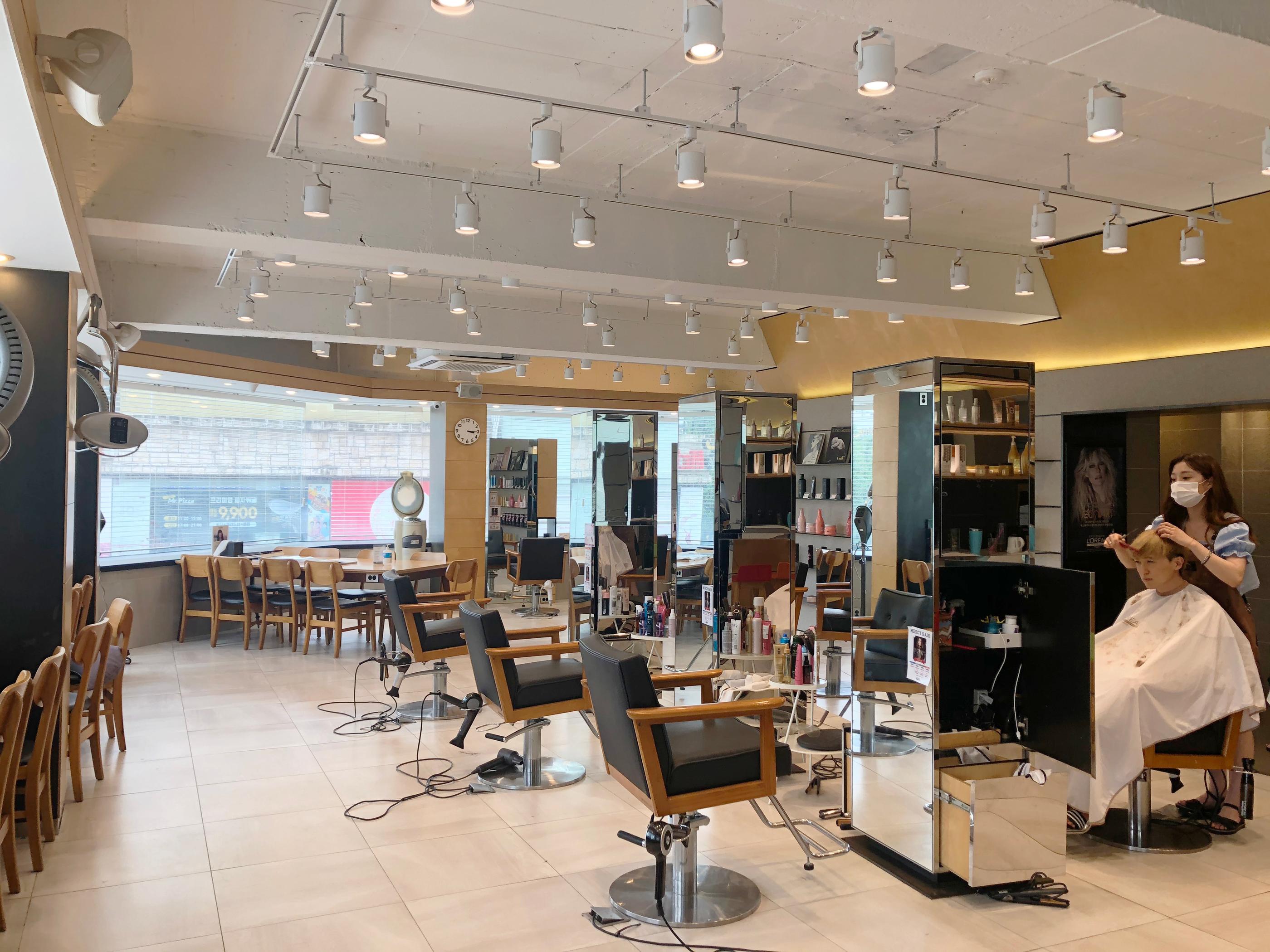 Affordable Hair Salon Frequented By Local Students. Get Your Hair Coloured At Great Prices! hoegi station, kyung hee university, khu, hair salon, korean hairstyles, dongdaemun