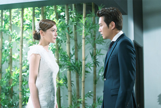 チュ・サンウクとチャ・イェリンの仲睦まじい様子を捉えた3年目の結婚記念の写真。今年もさまざまな場でそのラブラブ振りを披露。