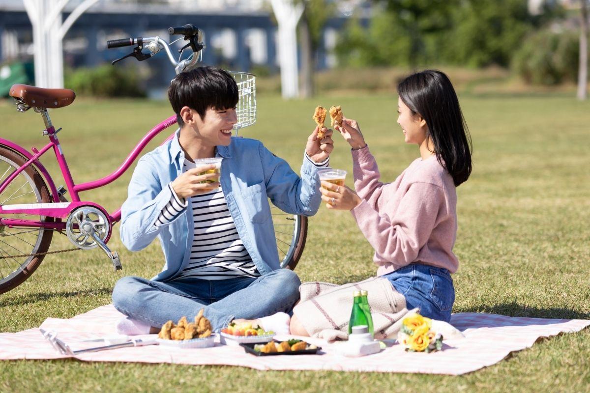 ชมพระอาทิตย์ตกริมแม่น้ำฮัน