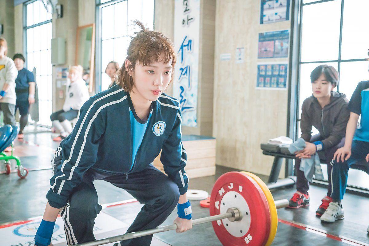 Фея тяжелой атлетике 1 8. Нам джу хёк фея тяжёлой атлетики. lee sung kyung фея тяжелой атлетики. чо су хян фея тяжелой атлетики. фея тяжёлой атлетики 14 серия.