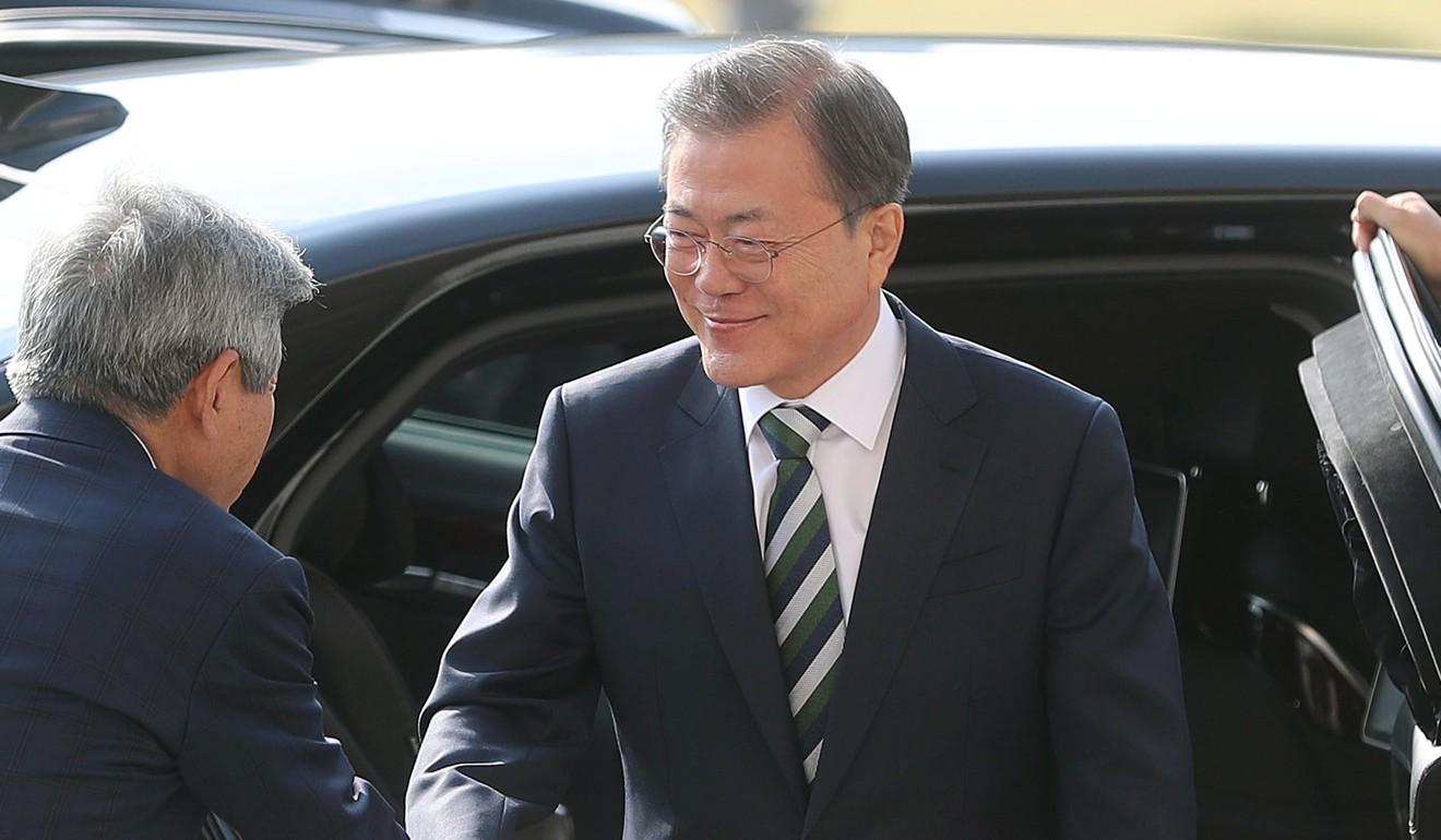 พบกับเหตุการณ์การประท้วงที่นำโดยเหล่านักศึกษา เพื่อเรียกร้องประชาธิปไตยให้แก่ประเทศจนมีการเสียเลือดเนื้อจากเกาหลีใต้สู่ฮ่องกงและล่าสุดที่ประเทศไทย