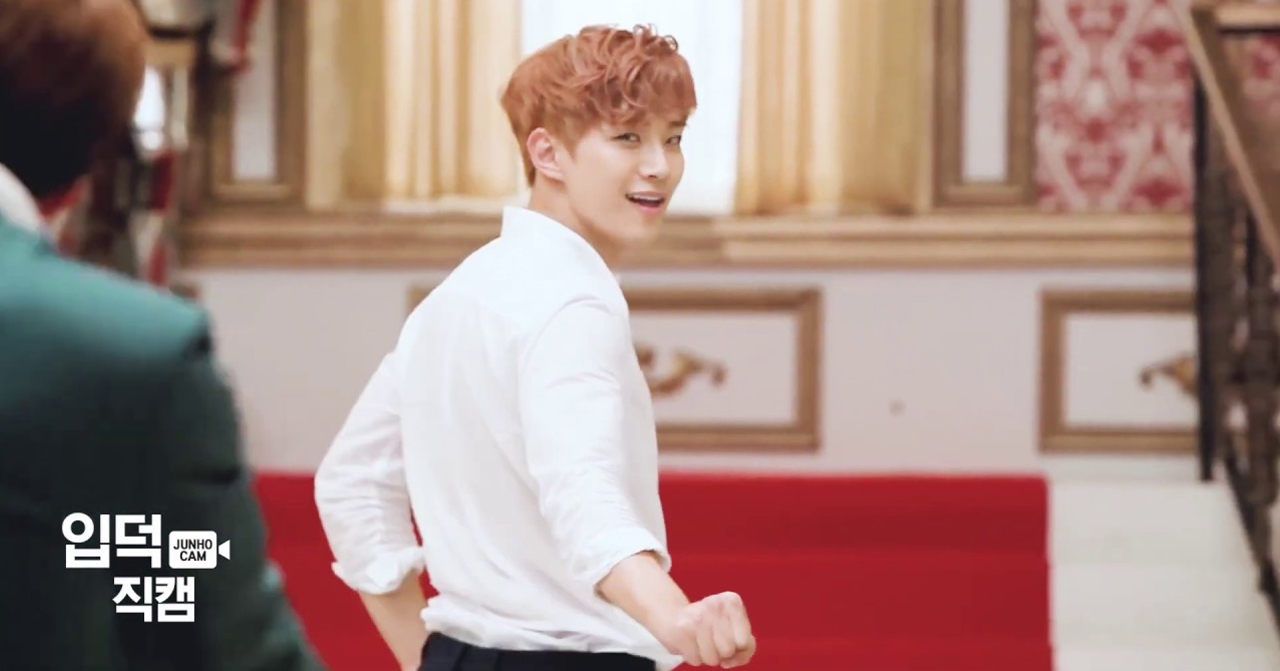 韓國流行歌曲設有性暗示的元素，圖中文案指示。」