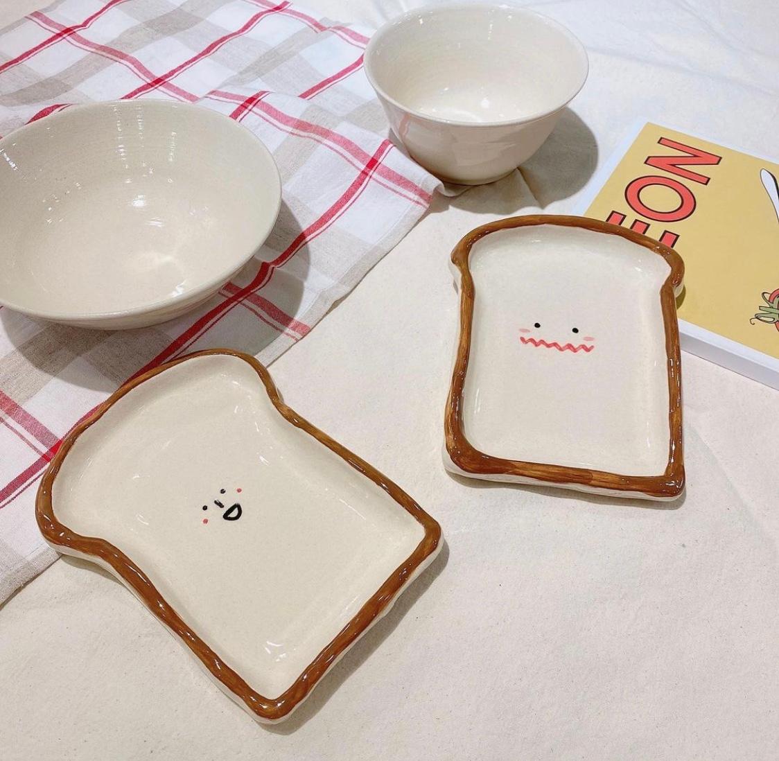 トースト形のかわいい韓国製陶芸品のお皿