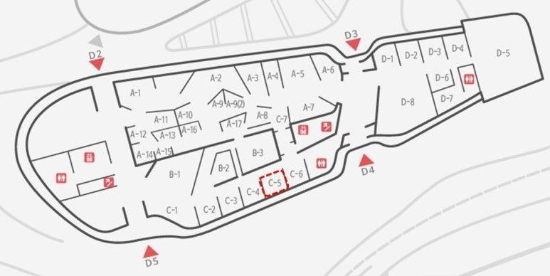 Dongdaemun Design Plaza and fashion boutiques showcasing collections