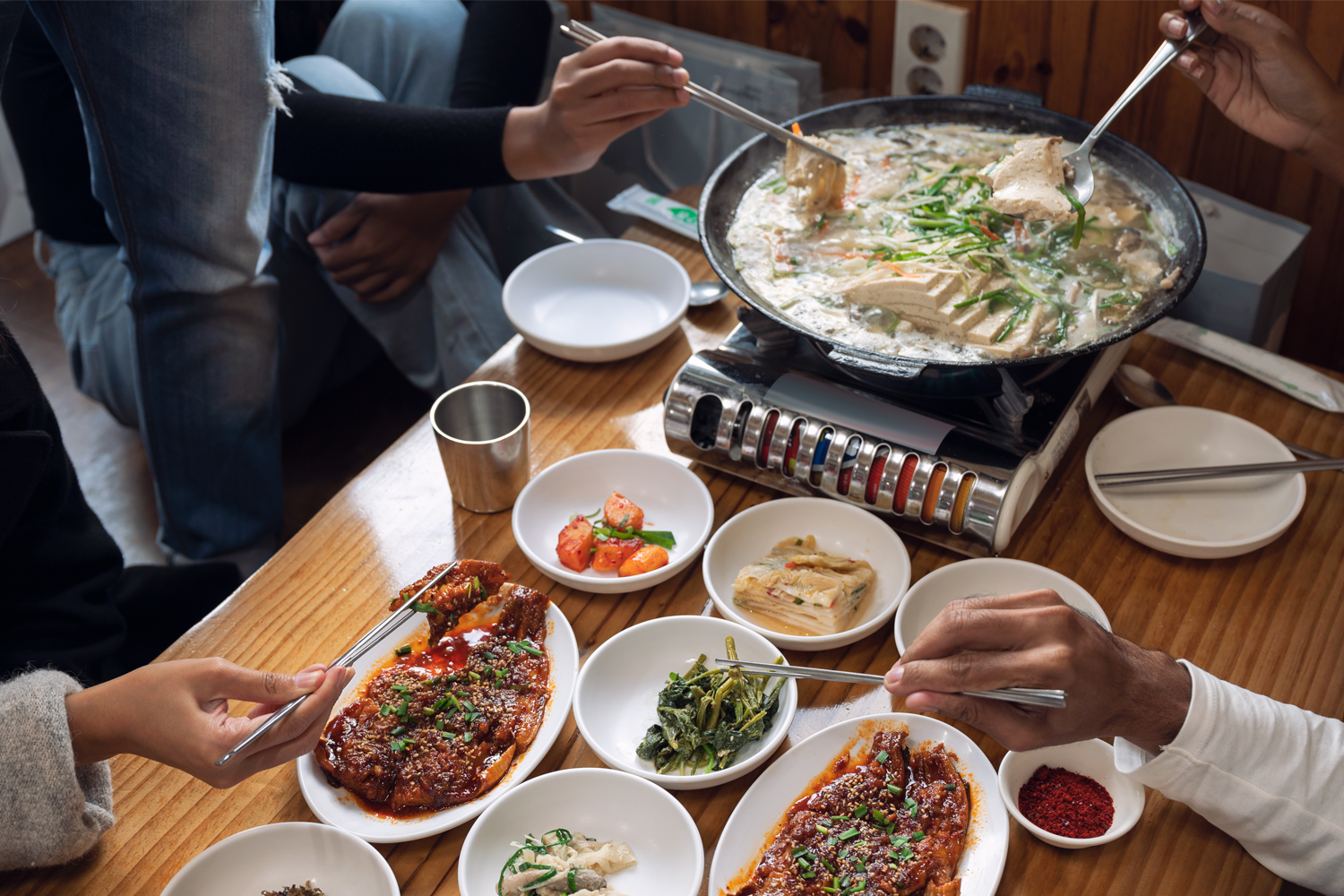 長時間在香港後想念韓國食物並會與朋友分享美食圖片。