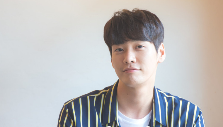 キム・ヨングァンのポートレート写真