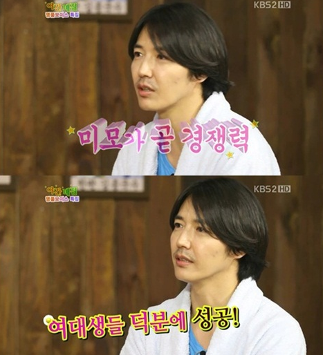 ユン・サンヒョンがインタビューを受けている様子