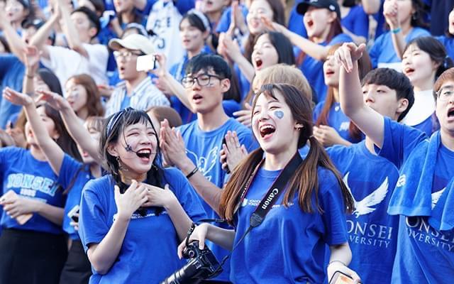 ดูคอนเสิร์ตไอดอลดัง ๆ แบบฟรี ๆ! งานที่ไอดอลใฝ่ฝันอยากมาแสดงคอนเสิร์ตสักครั้ง...ทั้ง IU BLACKPINK Twice ก็มางานนี้!