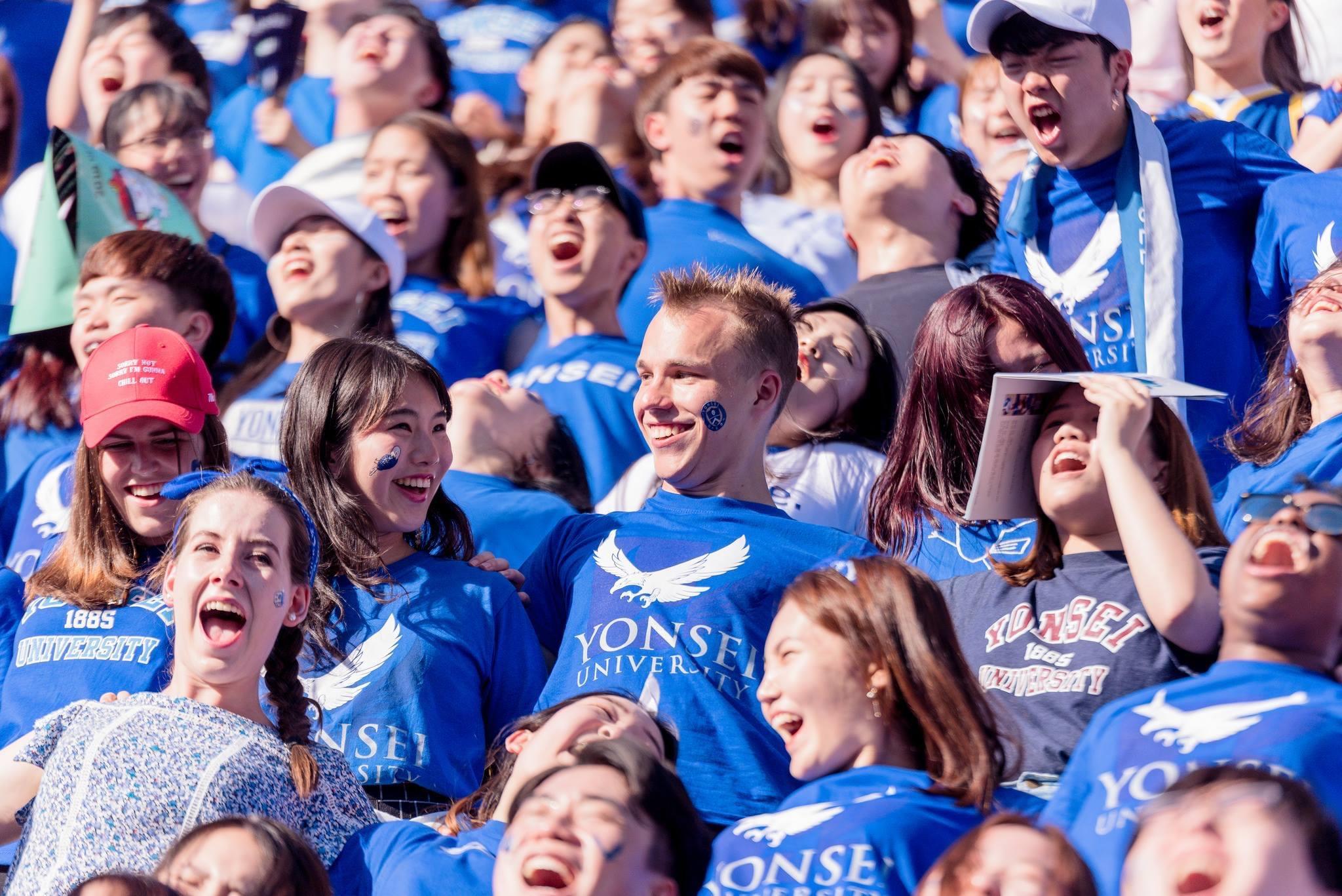 ดูคอนเสิร์ตไอดอลดัง ๆ แบบฟรี ๆ! งานที่ไอดอลใฝ่ฝันอยากมาแสดงคอนเสิร์ตสักครั้ง...ทั้ง IU BLACKPINK Twice ก็มางานนี้!