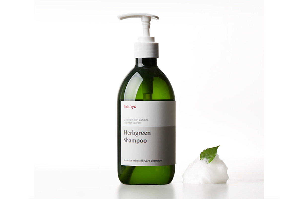 Manyo Factory 천연 녹색 허브 샴푸 제품 이미지.