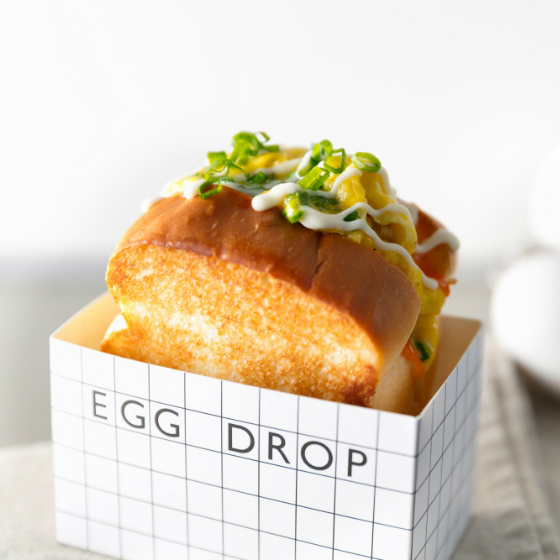 エッグドロップ サンドイッチ メニュー、ミスターエッグスクランブルエッグとブリオッシュバンズ