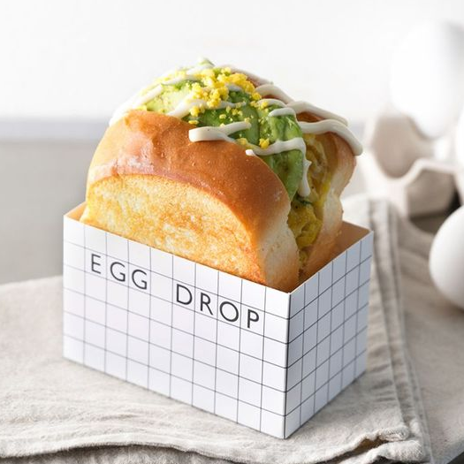 エッグドロップ サンドイッチ メニュー、アボカド好き用スクランブルエッグとフレッシュアボカド