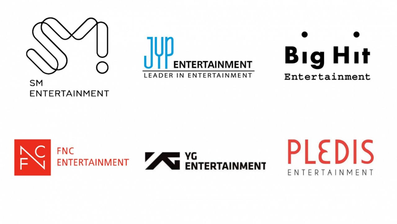 โลโก้ของบริษัทบันเทิงต่างๆ ในเกาหลี เช่น SM Entertainment, JYP Entertainment, Big Hit Entertainment, FNC Entertainment, YG Entertainment และ Pledis Entertainment