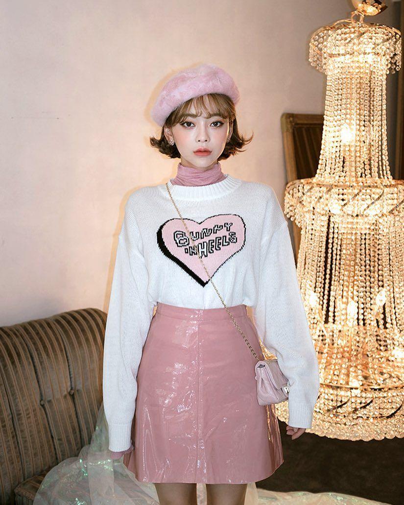 เกาหลีขึ้นชื่อเรื่องการซื้อของออนไลน์ โดยเฉพาะเสื้อผ้า แต่!จะแน่ใจได้ยังไงว่าจะซื้อมาถูกไซส์ถูกขนาดหรือเปล่า พบกับเทคนิคการช้อปเสื้อผ้าออนไลน์ตามฉบับสาวเกาหลีได้เลย