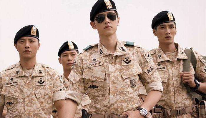 ดาราเกาหลีชายในชุดทหารที่ดูดีและมีเสน่ห์
