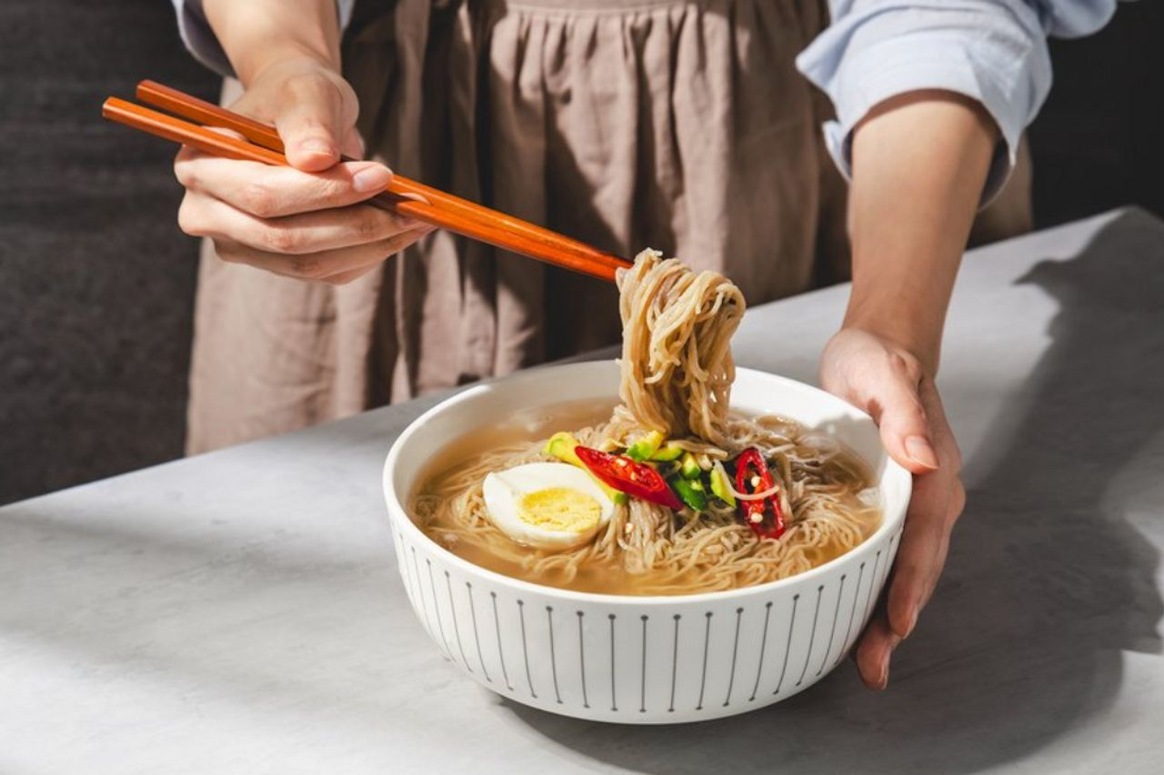 ไม่ต้องกินชินรามยอนกันอีกต่อไปแล้ว! รวมรามยอนเกาหลีออกใหม่ปี 2025 ที่ทุกคนต้องลอง!