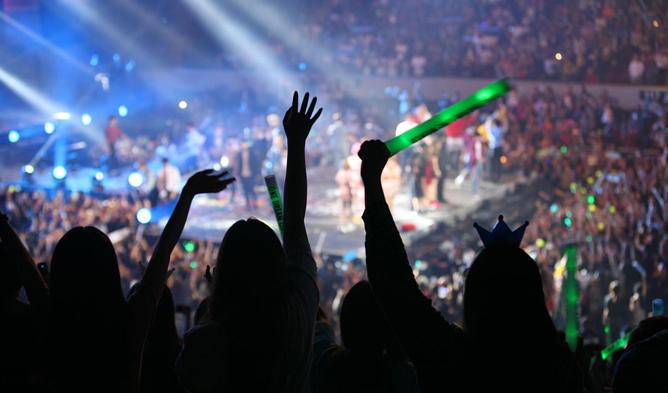 สถานการณ์การแพร่ระบาดของไวรัสโควิด 19 ส่งผลกระทบต่อเศรษฐกิจของเกาหลีอย่างหนักและส่งผลกระทบต่อสภาพจิตใจ จนเกิดภาวะ Corona Blue ในคนเกาหลีอายุช่วง 20 ปี