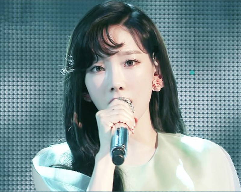 comma bangs kpop idol on stage