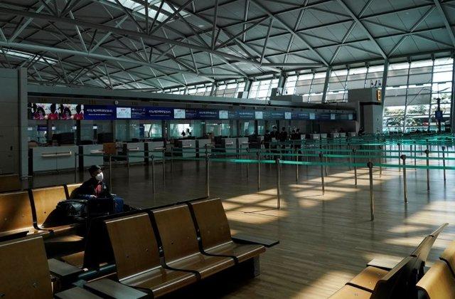 สำนักงานตรวจคนเข้าเมืองเกาหลีใต้ เปิดเผยข้อมูลว่า ขณะนี้ประเทศเกาหลีใต้มีจำนวนชาวต่างชาติที่อยู่เกินวีซ่าเพิ่มขึ้นกว่าสิถืติเติม! 75% เป็นผู้ที่เดินทางเข้ามาโดยไม่มีวิซ่าแบบ 90วัน