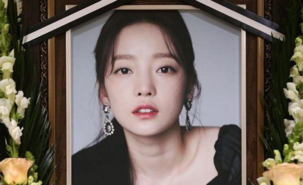 ป้าของคู ฮารา อ้าง่า แม่ของคู ฮาราสมควรได้รับทรัพย์สินครึ่งหนึ่ง เพราะเธอถือเป็นผู้ให้กำเนิด!