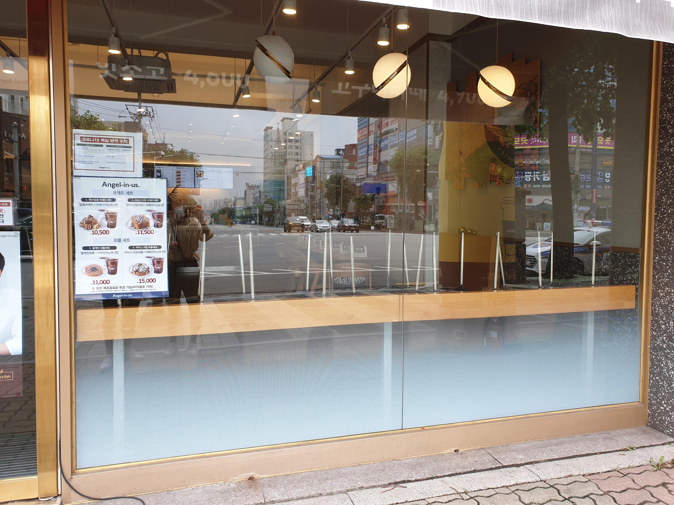 韓国、韓国コロナ、韓国カフェ、ソーシャルディスタンス、距離置き、社会的距離置き、2.5段階、3段階、スタバ、韓国スタバ、韓国コロナ、ペクタバン