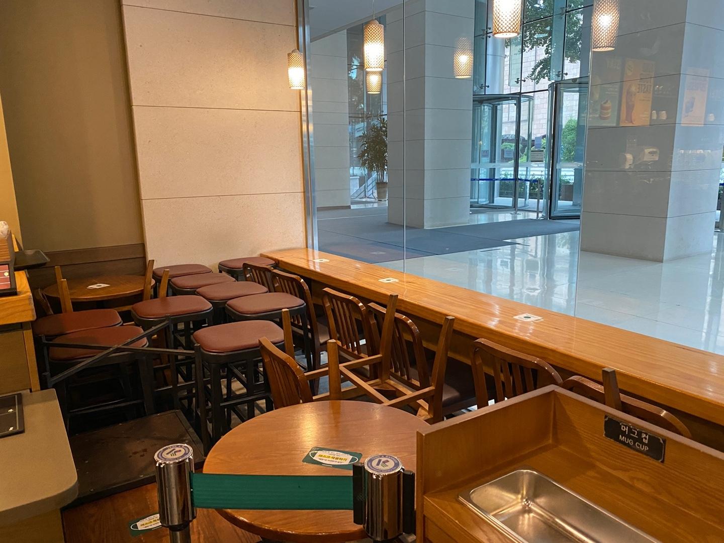 韓国、韓国コロナ、韓国カフェ、ソーシャルディスタンス、距離置き、社会的距離置き、2.5段階、3段階、スタバ、韓国スタバ、韓国コロナ、ペクタバン