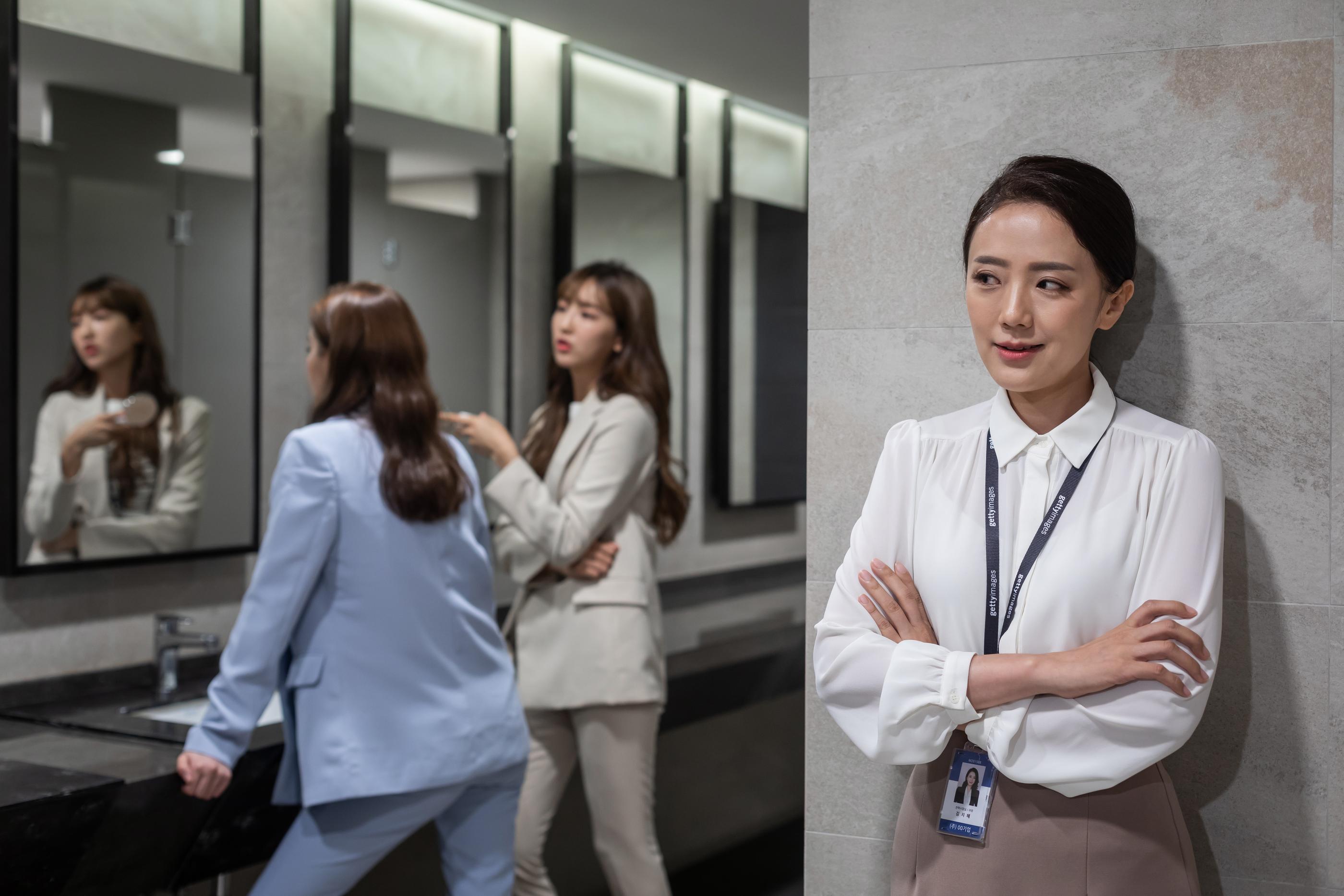 Không chỉ đi vệ sinh, người Hàn còn làm những điều kì lạ này trong nhà vệ sinh