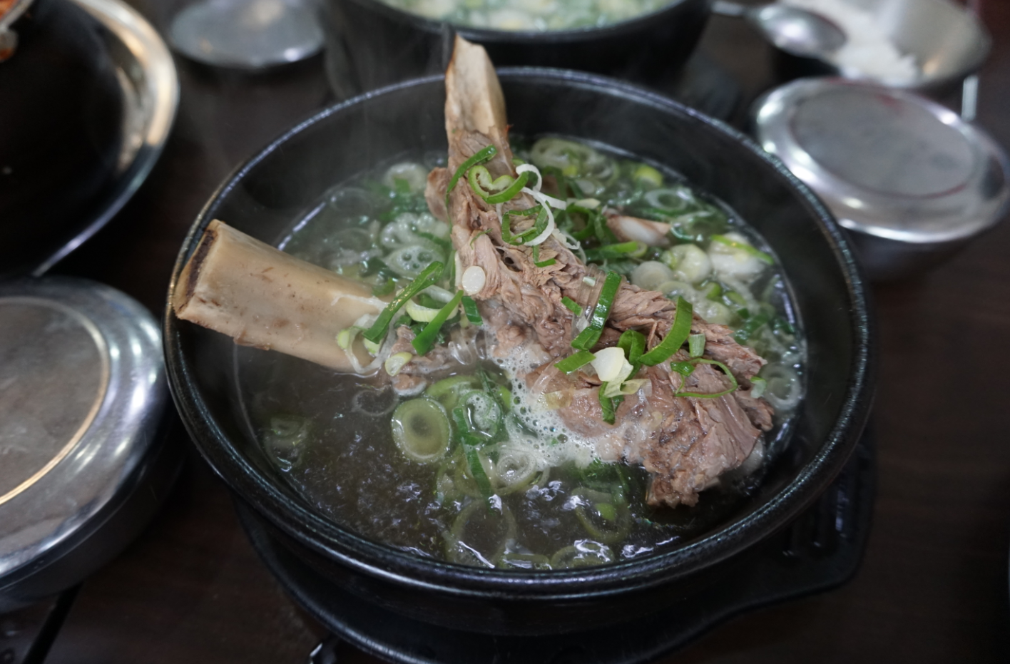 カルビタン、韓国旅行、韓国カルビタン、韓国料理、韓国タン、タン料理、韓国肉、韓国お肉料理、肉、ソルロンタン、牛骨スープ、牛スープ、トゥップルドゥンシム、骨付きカルビ、クリエイトリップ