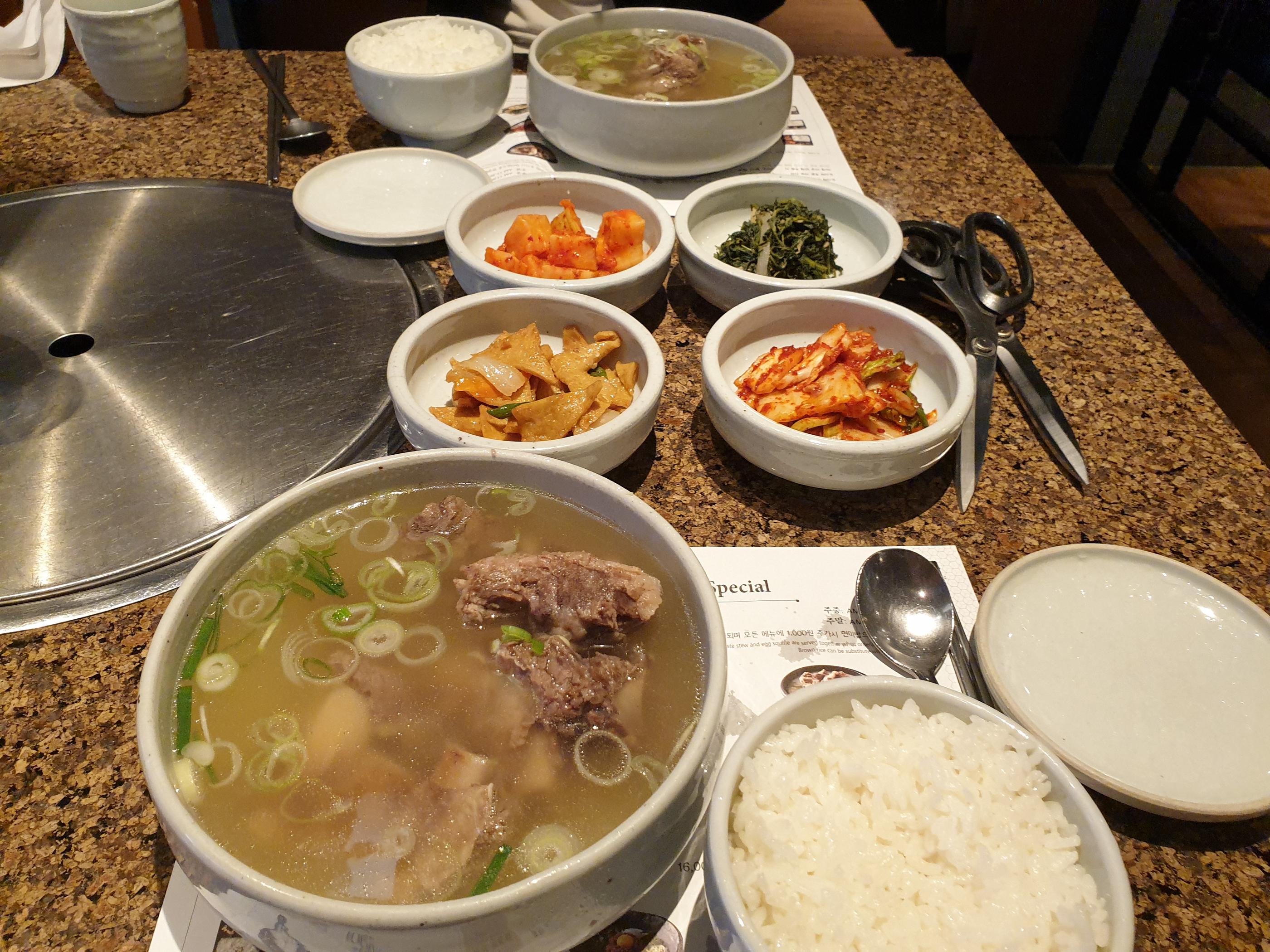 カルビタン、韓国旅行、韓国カルビタン、韓国料理、韓国タン、タン料理、韓国肉、韓国お肉料理、肉、ソルロンタン、牛骨スープ、牛スープ、トゥップルドゥンシム、骨付きカルビ