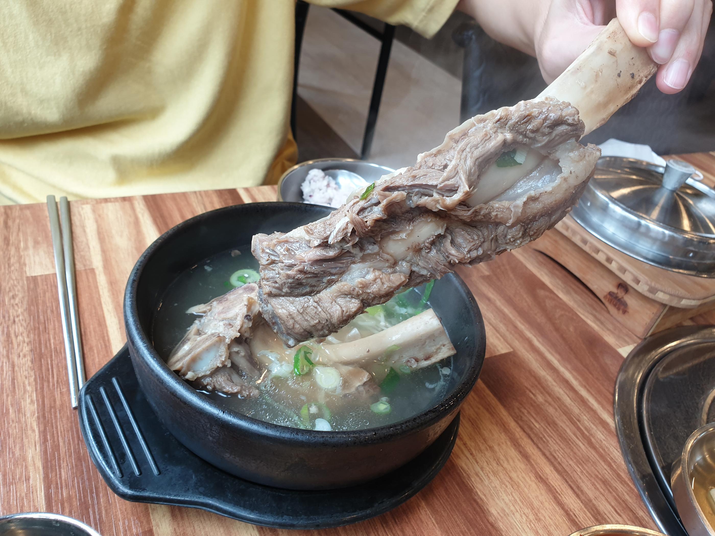 カルビタン、韓国旅行、韓国カルビタン、韓国料理、韓国タン、タン料理、韓国肉、韓国お肉料理、肉、ソルロンタン、牛骨スープ、牛スープ、トゥップルドゥンシム