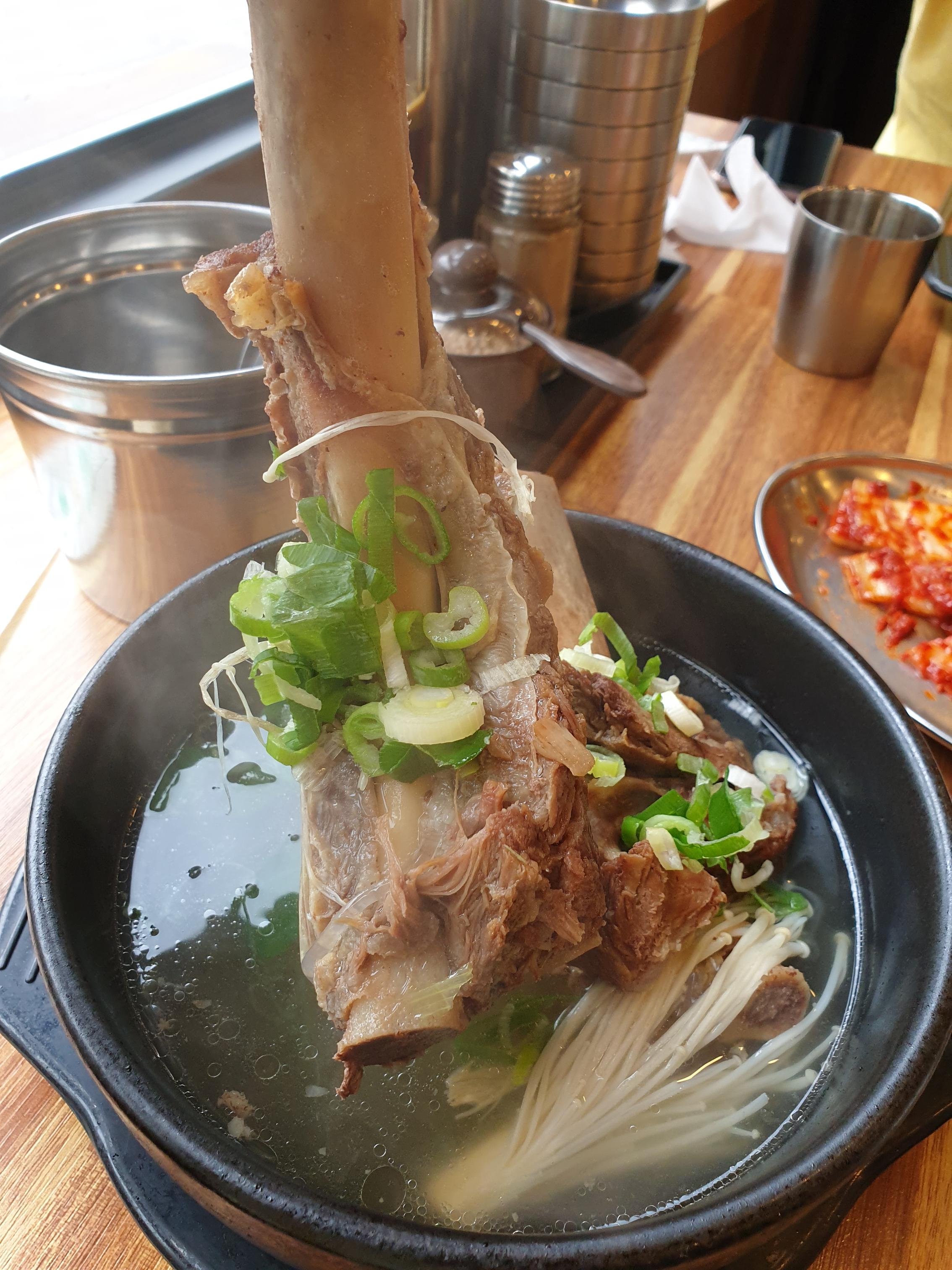 カルビタン、韓国旅行、韓国カルビタン、韓国料理、韓国タン、タン料理、韓国肉、韓国お肉料理、肉、ソルロンタン、牛骨スープ、牛スープ、トゥップルドゥンシム